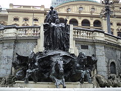 Monument to Carlos Gomes in front of the São Paulo Municipal Theatre.