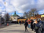 Kö till performance The Cleaner på Skeppsholmen i Stockholm