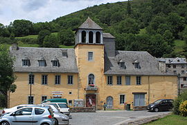 Le château des Nestes. Façade est.