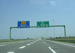 Échangeur autoroutier E70/E75 près du périphérique de Belgrade en Serbie.