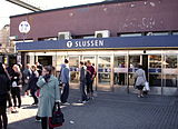 Entrén till tunnelbanan från Ryssgården, april 2009