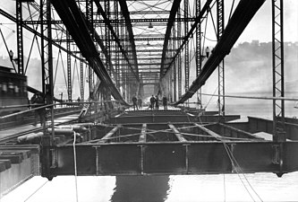 Construction on the bridge, 1933
