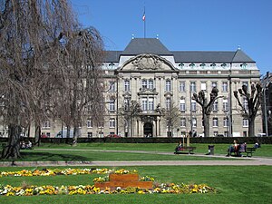 La préfecture.