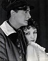 Avec Gaston Glass, dans The Red Mark (1928, photo promotionnelle)