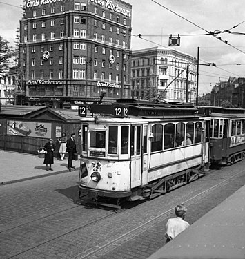 Klockmannhaus im Jahr 1950 mit umfangreicher Werbebeschriftung