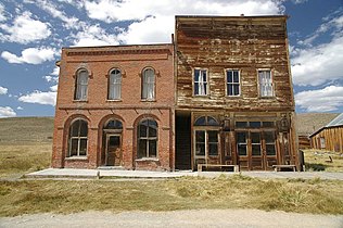 Il Bodie Saloon (a sinistra) di Bodie, California. Costruito nel 1892 circa.