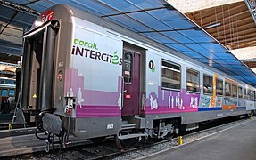 Voiture Corail à la Cité du train présentant différentes variantes.