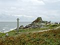 Lesconil : la « Croix des amoureux » et le littoral vers l'ouest.