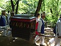 有轎夫抬著的朝鮮式喜轎