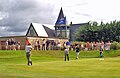 Green du 9 avec le clubhouse derrière.