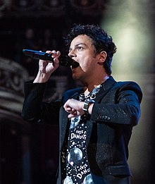 Cullum performing at The Queen's Birthday Party in 2018