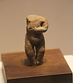 Figurine, terre cuite: Torse féminin /femme enceinte (?), datée 3500, H. 7,8 cm, découverte: Liaoning, 1982. Hongshan. Musée national de Chine