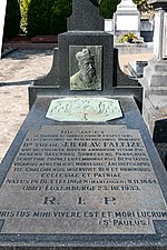 Tombeau de Jean Baptiste Fallize, avec portrait en relief de Jean-Baptiste Wercollier