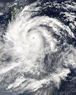 Le typhon Xangsane approchant les Philippines le 27 Septembre.