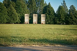 Gedenkstätte am Ortseingang von Romanowka, Kilometer 12