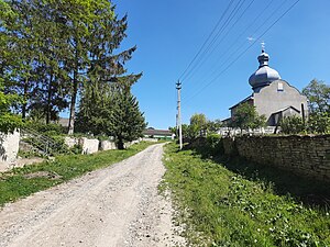 Центральна вулиця та церква Покрови Пресвятої Богородиці