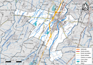 Carte en couleur présentant le réseau hydrographique de la commune