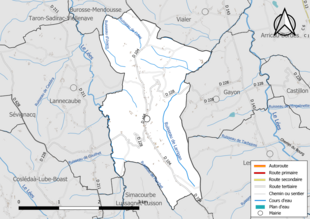 Carte en couleur présentant le réseau hydrographique de la commune