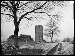 Enceinte et tour de la Tornallaz en 1907.