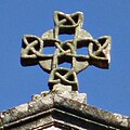 Cuatro triquetas formando una cruz celta, en la iglesia de santa Susana, en Galicia.