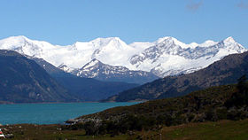 Vue du glacier Stoppani depuis la baie Yendegaia.