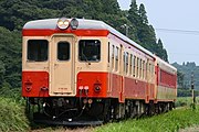 キハ52 125を先頭にキハ28 2346との2両編成で運転される「観光急行列車」