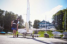 Münchner Yacht-Club mit Blick aufs Casino und türkisfarbene Gebäude