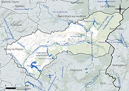 Carte en couleur présentant le réseau hydrographique de la commune