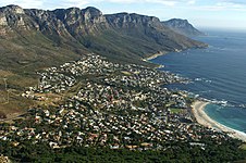 Praia de Camps Bay, na Cidade do Cabo.