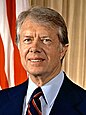 Portraitfoto von Jimmy Carter im Anzug mit Krawatte und grauen Haaren