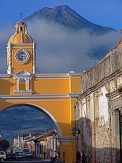 Santa Catalina arch and Volcan de Agua in June 2005