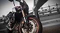 Double frein à disque, fourche télescopique et roue à bâtons sur Honda CB650R (2021).