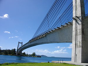 Puente que conecta Koror con la isla principal de Palaos