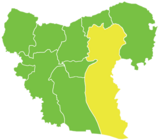 Vänster: Karta över Manbij-distriktet (i gult) i Aleppo-provinsen. Höger: Karta över subdistriktet Nāḩiyat Markaz Manbij (i gult).