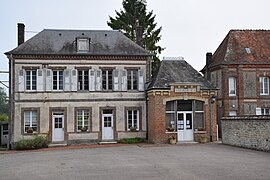 The town hall in Ménerval