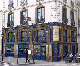 Le restaurant Lapérouse : ses arcades, restes de l'ancien marché de la Vallée (détruit).