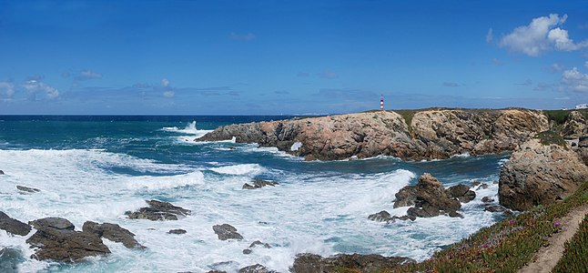 The Atlantic Ocean from Portugal, by Alvesgaspar