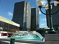 Fontaine sur le toit, vue vers le Complexe Desjardins