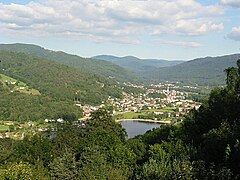 Le lac et le village de Saulxures-sur-Moselotte.