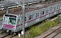 8000系B修施工車、8002号車 客用ドアや冷房装置が更新されている