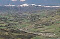 La valle del Reno alla confluenza del torrente Limentra nel fiume. Sullo sfondo, il Corno alle Scale.