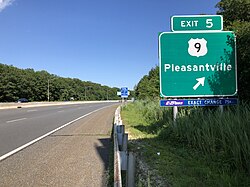 View east along New Jersey State Route 446 (the Atlantic City Expressway) at Exit 5 (U.S. Route 9) in Pleasantville