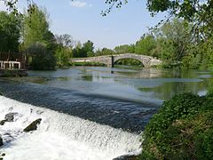 Pont sur la Charente, en limite avec Vibrac.