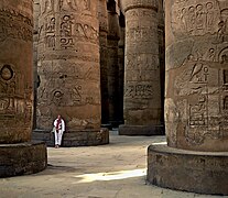 Grande salle hypostyle du temple d'Amon-Rê à Karnak. Séthi Ier.