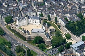 Le château et une partie du centre historique de la ville