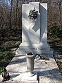 Nemes tiene su tumba en el cementerio de Kerepesi en Budapest. Tumba realizada por Zsigmond Kisfaludi Strobl .