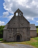 L'église avec son clocher-mur à deux baies campanaires.