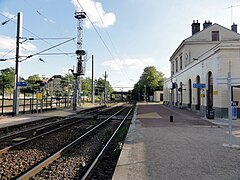 Vue des quais en direction de Pontoise.