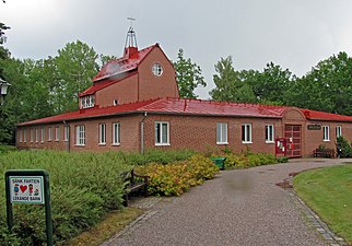 Tomaskyrkan, Stenby Centrum 4, Helena Tallius Myhrman (1953-) och Magnus Myhrman (1945-), 1993, regionalism