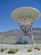 VLBA radio telescope in Owens Valley in 2004